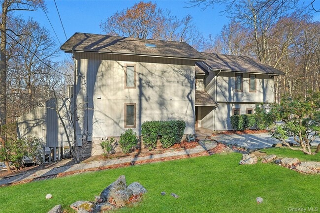 300 Clausland Mountain Rd in Blauvelt, NY - Building Photo - Building Photo