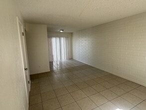 7109 W Wolf St in Phoenix, AZ - Building Photo - Building Photo