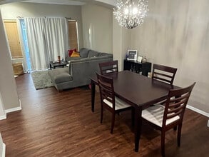 13940 SW Scholls Ferry Rd, Unit 104 in Beaverton, OR - Foto de edificio - Building Photo