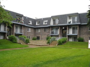 838 Jonathon Ct, Unit 308 in Prospect Heights, IL - Building Photo