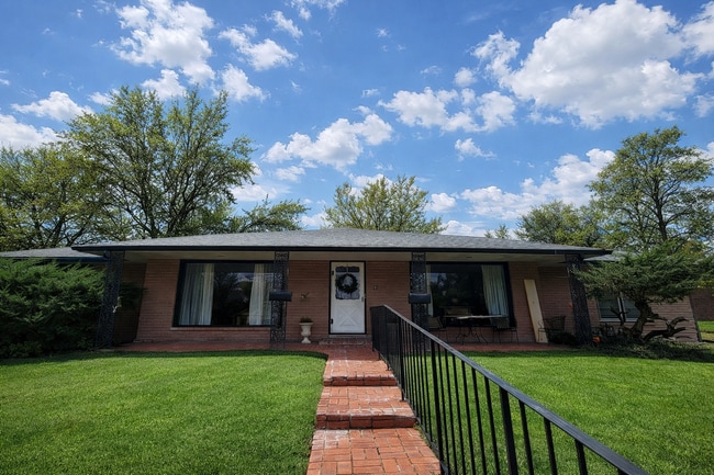 property at 923 S Greenwood Ave