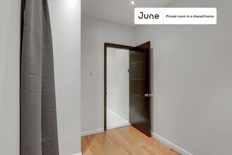 Private bedroom in 4 bed/2 bath Home in New York, NY - Building Photo - Building Photo