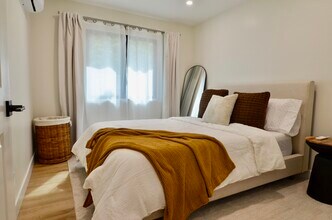 21025 Barbados Cir in Huntington Beach, CA - Building Photo - Building Photo