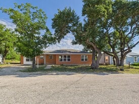 212 Myrtle Ave in Harper, TX - Building Photo