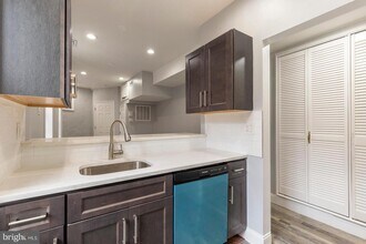 927 Clinton St-Unit -2R in Philadelphia, PA - Building Photo - Building Photo