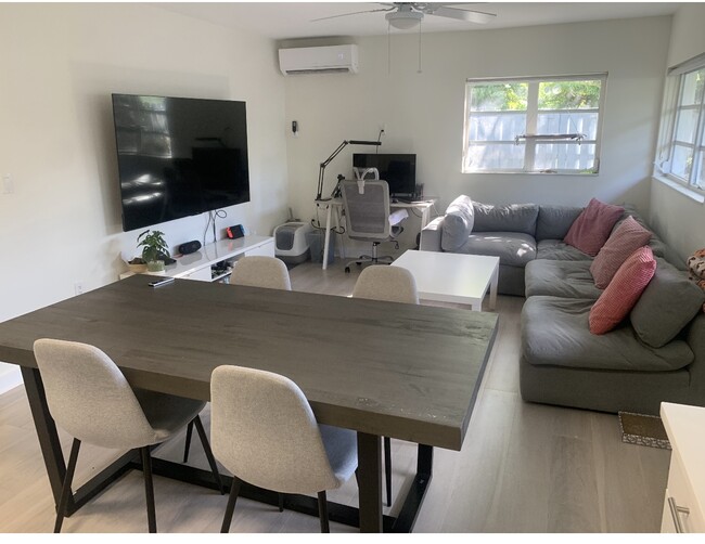 7215 Sunset Dr, Unit 7215 in Miami, FL - Building Photo - Building Photo