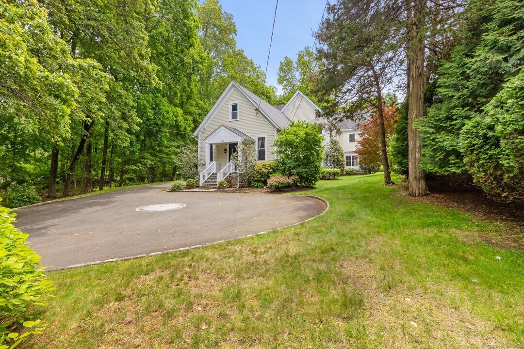 83 Camp Ave in Darien, CT - Building Photo