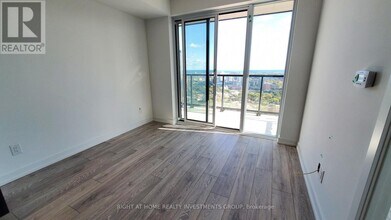 159-3159 Wellesley St E in Toronto, ON - Building Photo - Building Photo