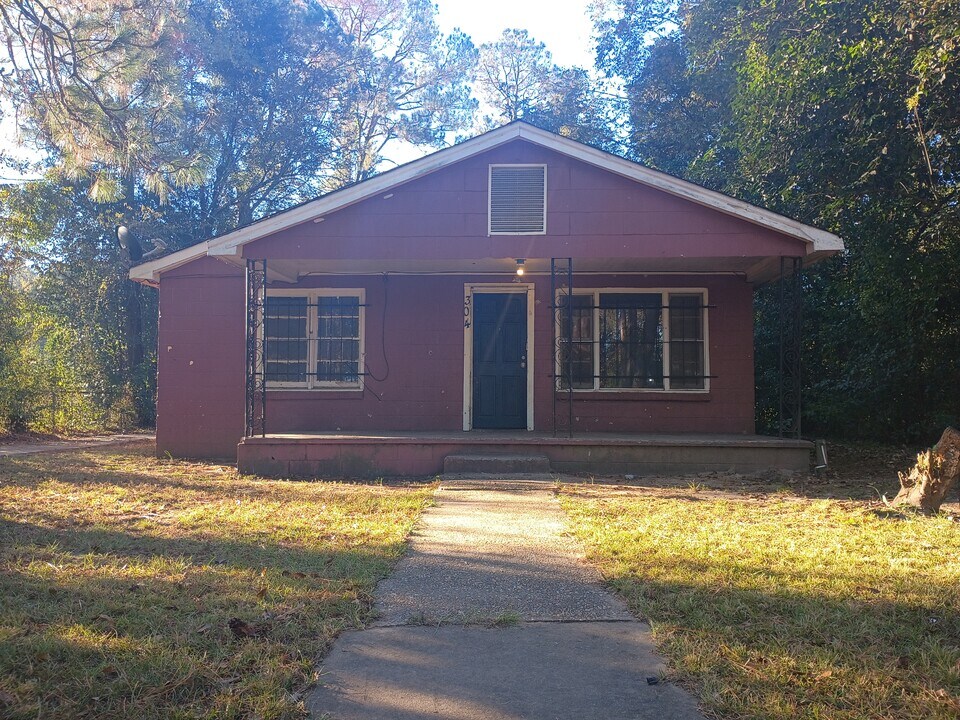 304 Wells Ave in Albany, GA - Building Photo