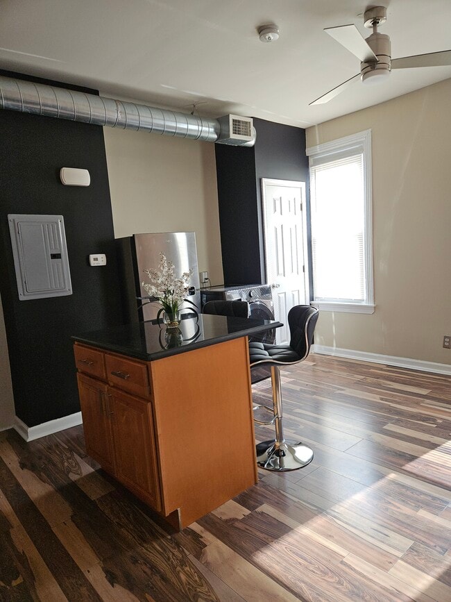 926 Belmont Ave, Unit 3
