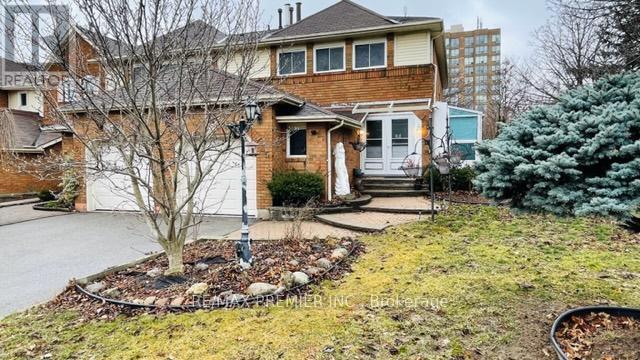 35 Davies Crescent in Whitby, ON - Building Photo