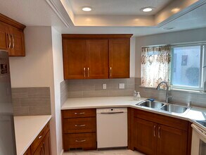 43 E Court Ln in Foster City, CA - Foto de edificio - Building Photo