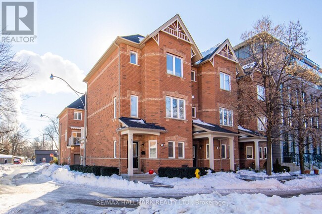 property at 10 Filmic Ln