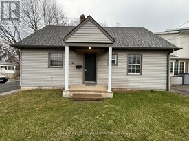 76 Martindale Rd in St Catharines, ON - Building Photo