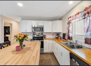 6606 Kirkville Rd in East Syracuse, NY - Building Photo - Building Photo