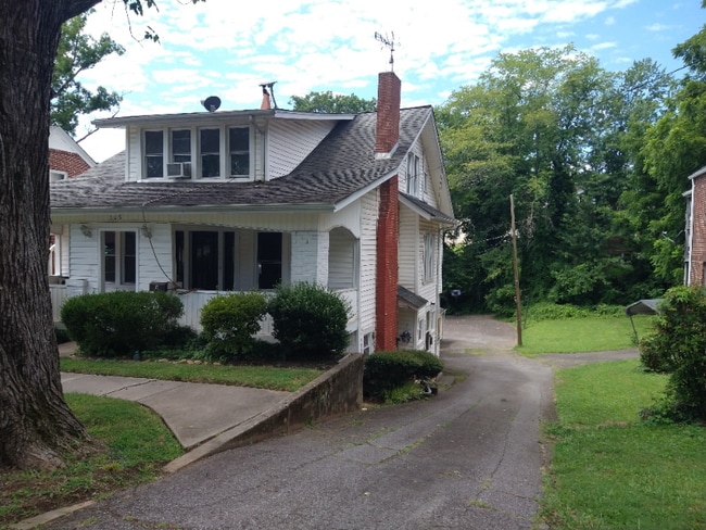509 10th St in North Wilkesboro, NC - Building Photo - Building Photo