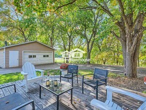 5910 Tower St in Rockford, MN - Foto de edificio - Building Photo