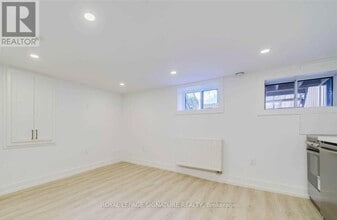 129 Curzon St in Toronto, ON - Building Photo - Building Photo
