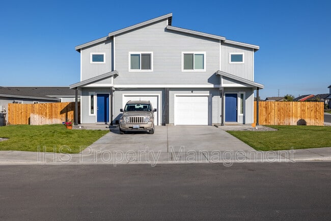 property at 2512 Blaine St
