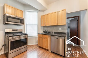 2732 W Chicago Ave, Unit 1F in Chicago, IL - Building Photo