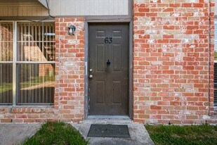 9616 Long Point Rd in Houston, TX - Building Photo