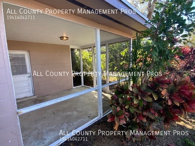 5820 Murdock Ave in Sarasota, FL - Building Photo - Building Photo