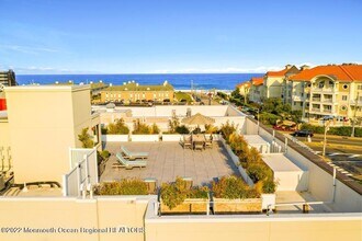 57-61-61 Brighton Ave in Long Branch, NJ - Foto de edificio - Building Photo