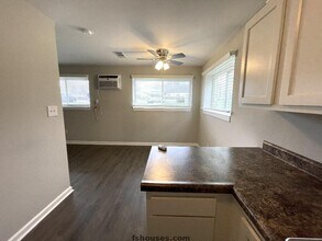 9124 E 10th St in Indianapolis, IN - Building Photo - Building Photo