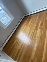 11 Houghton St, Unit 2 in Somerville, MA - Foto de edificio - Building Photo