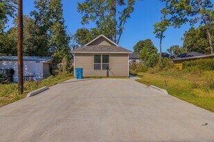 870 Omeara in Montgomery, TX - Building Photo