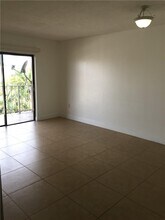 8500 NW 8th St in Miami, FL - Building Photo - Building Photo