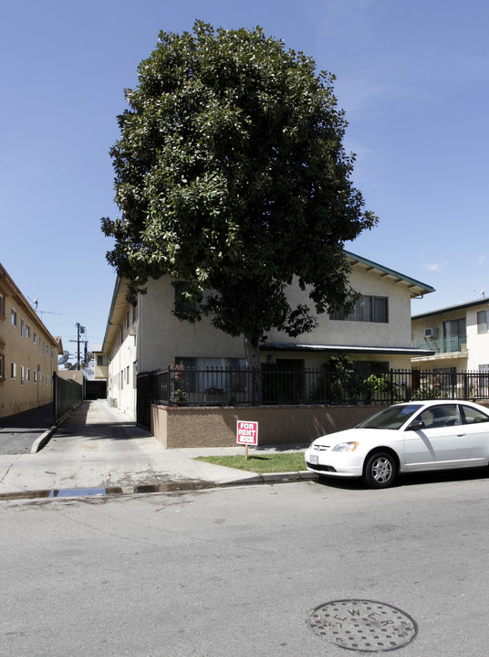 4365 Ventura Canyon Ave in Sherman Oaks, CA - Building Photo