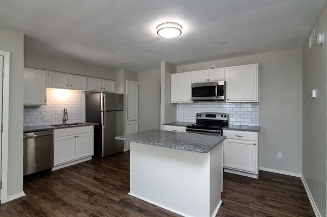 8045 W Elizabeth Ln in Fort Worth, TX - Building Photo