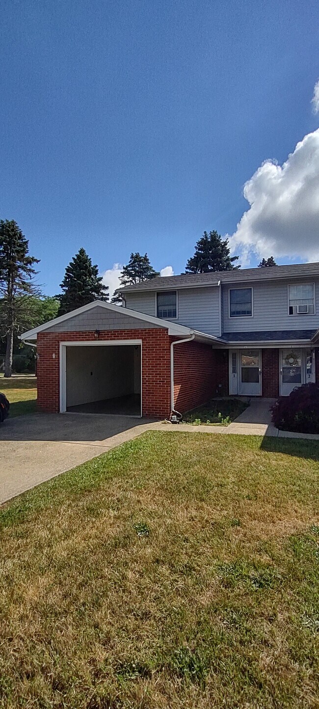 5280 Fuller Dr Rentals in Ashtabula, OH