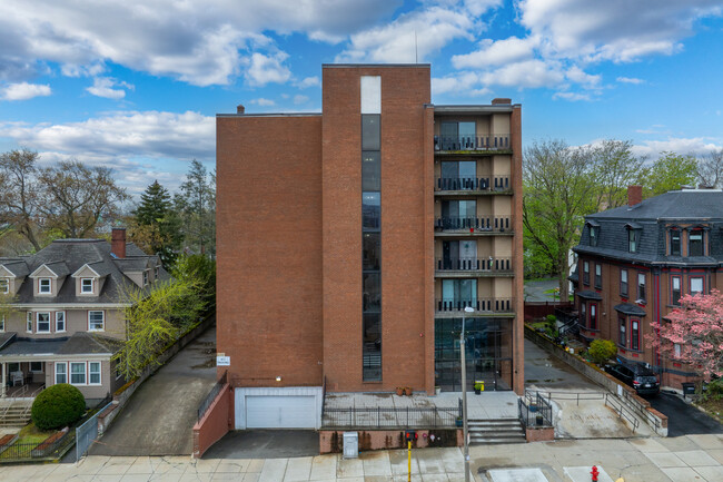 Summit Condominiums in Somerville, MA - Building Photo - Building Photo