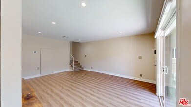 10757 Hortense St in Los Angeles, CA - Foto de edificio - Building Photo