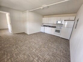 1120 Montana St, Unit Apt 15 in Gooding, ID - Building Photo