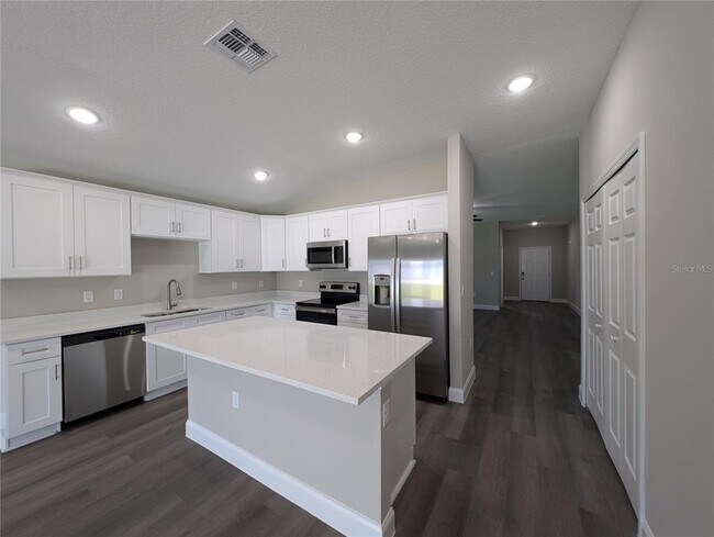 187 Holston Ln in Lady Lake, FL - Building Photo - Building Photo