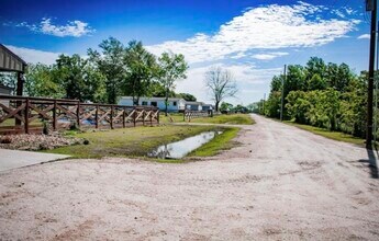 1566 County Rd 610 in Dayton, TX - Building Photo - Building Photo