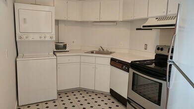 51 Pettee St in Newton, MA - Building Photo - Building Photo