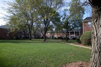 Hunterdon Mews in Flemington, NJ - Building Photo - Building Photo