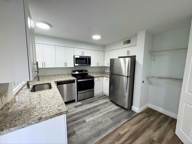 4501 Treehouse Ln in Tamarac, FL - Building Photo - Building Photo