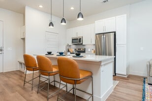 The International at Valley Ranch in Irving, TX - Building Photo