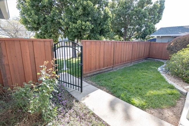 3041 Pruneridge Ave in Santa Clara, CA - Building Photo - Building Photo