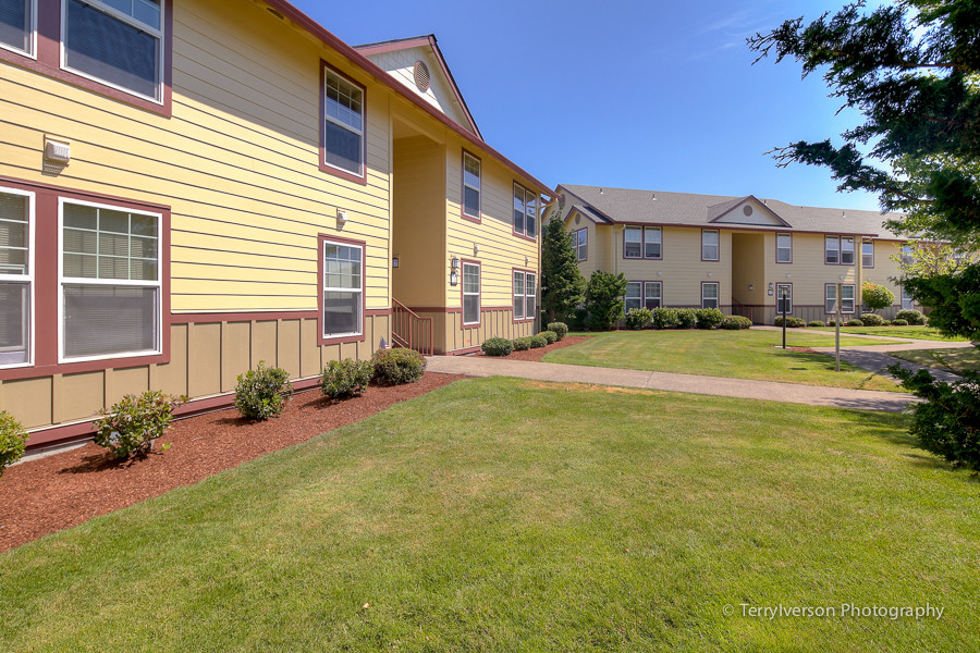 Big Meadow Apartments in Molalla, OR - Building Photo