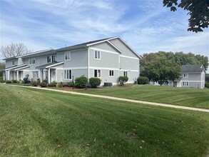 Madison Townhomes in Madison, WI - Building Photo - Building Photo