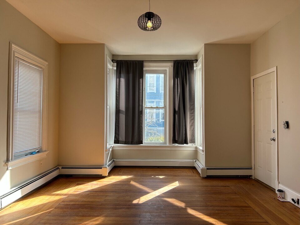 111 Ring St in Providence, RI - Building Photo