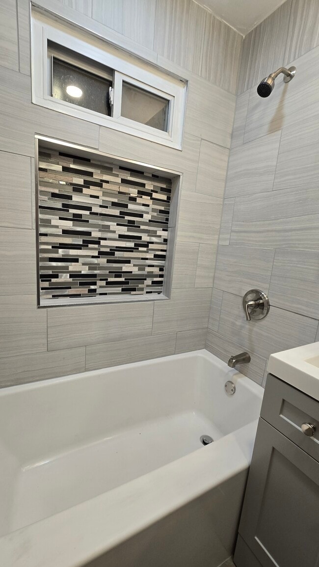 3509 Clairmont St in Flint, MI - Building Photo - Building Photo