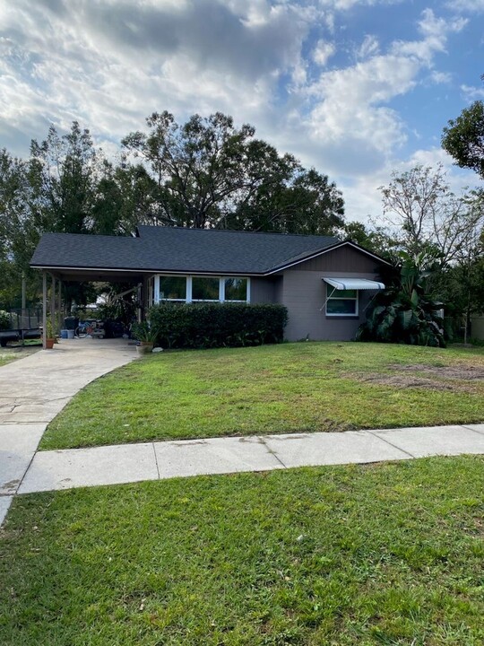 130 E 1st St in Chuluota, FL - Building Photo