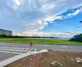 90 Quincy Shore Dr in Quincy, MA - Building Photo - Building Photo